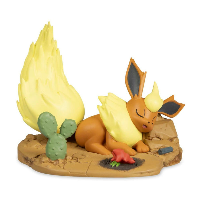 Pokémon Center: Satisfied Snooze with Flareon Evolving Personalities Figure